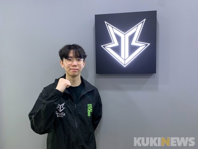 再加上他对 再加上他对