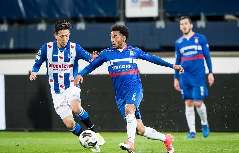 浮华背后的 浮华背后的